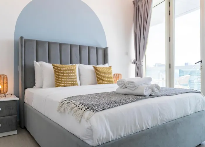 Heaven Crest Vacation Homes Dubai Marina - 4 Bedroom Suite With Marina View Near Jbr Beach, Free Parking, Wi-Fi, Gym And Pool