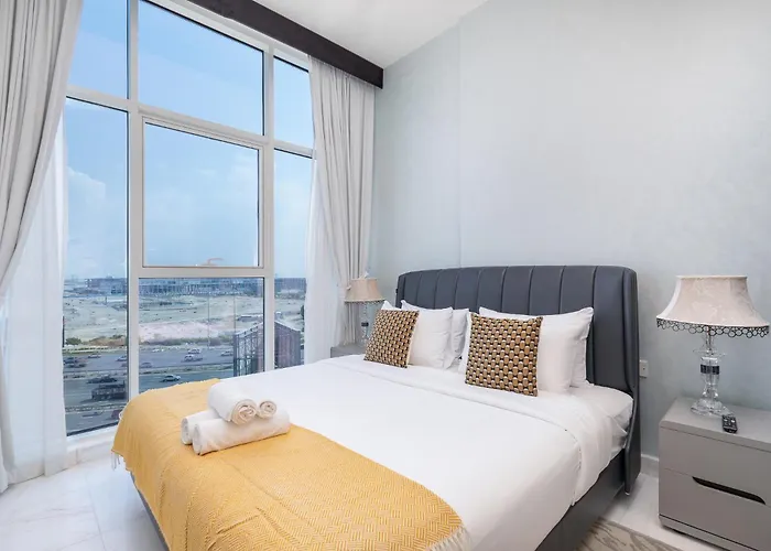 Heaven Crest Vacation Homes Business Bay Canal View - Luxury 2 Bedroom Suite With Free Parking, Wi-Fi, Gym And Pool