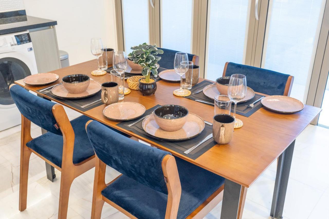 Apartamento Heaven Crest Business Bay Canal View - Luxury 2 Bedroom With Free Parking, Wi-fi, Gym And Pool *