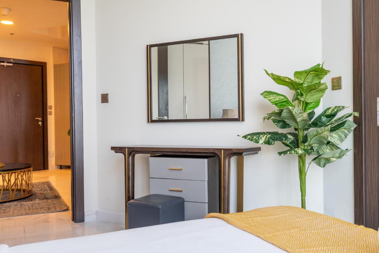Heaven Crest Business Bay Canal View - Luxury 2 Bedroom With Free Parking, Wi-fi, Gym And Pool * Dubai