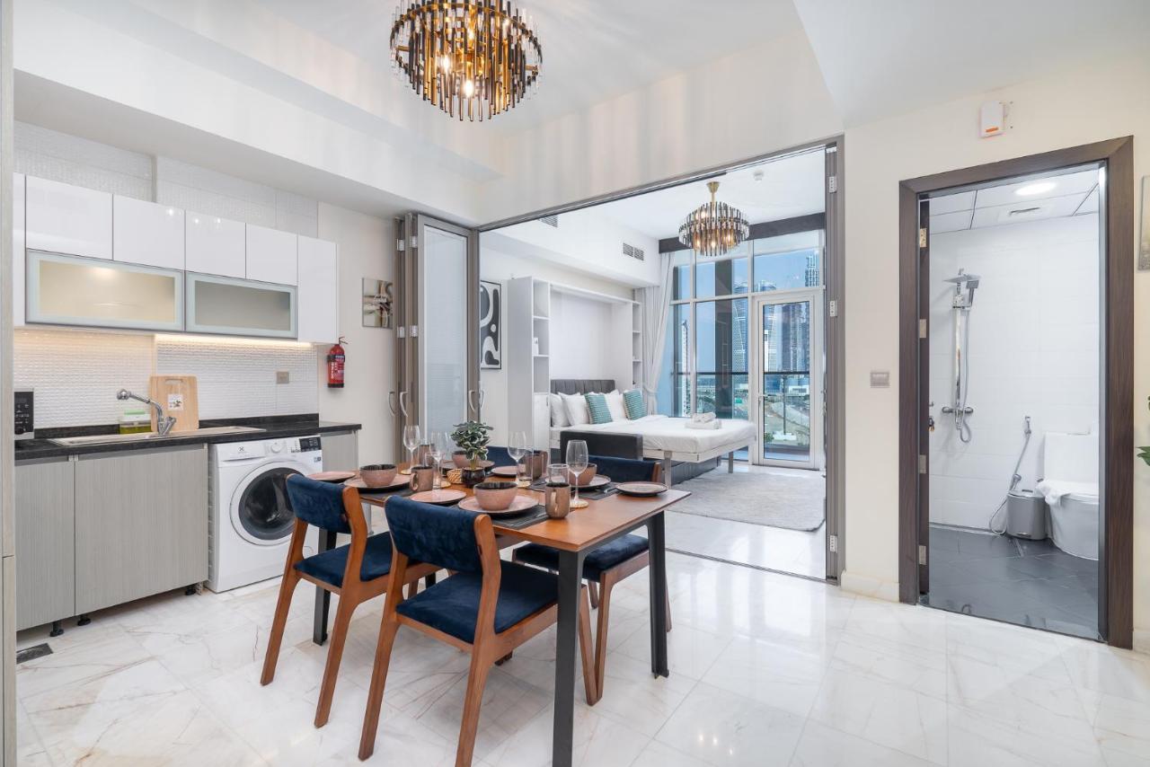 Heaven Crest Business Bay Canal View - Luxury 2 Bedroom With Free Parking, Wi-fi, Gym And Pool Apartamento Dubai