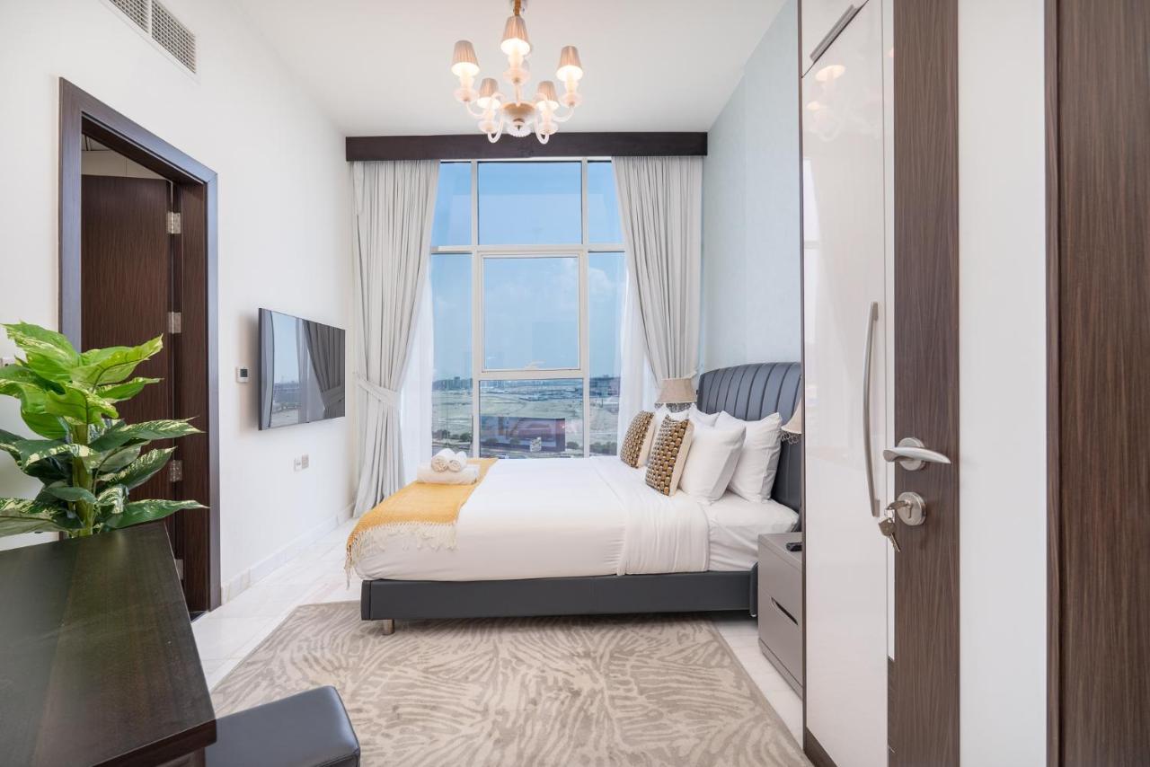 Heaven Crest Business Bay Canal View - Luxury 2 Bedroom With Free Parking, Wi-fi, Gym And Pool Dubai
