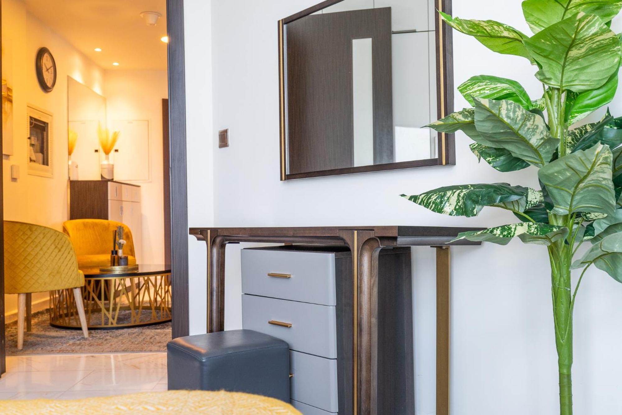Apartamento Heaven Crest Business Bay Canal View - Luxury 2 Bedroom With Free Parking, Wi-fi, Gym And Pool *