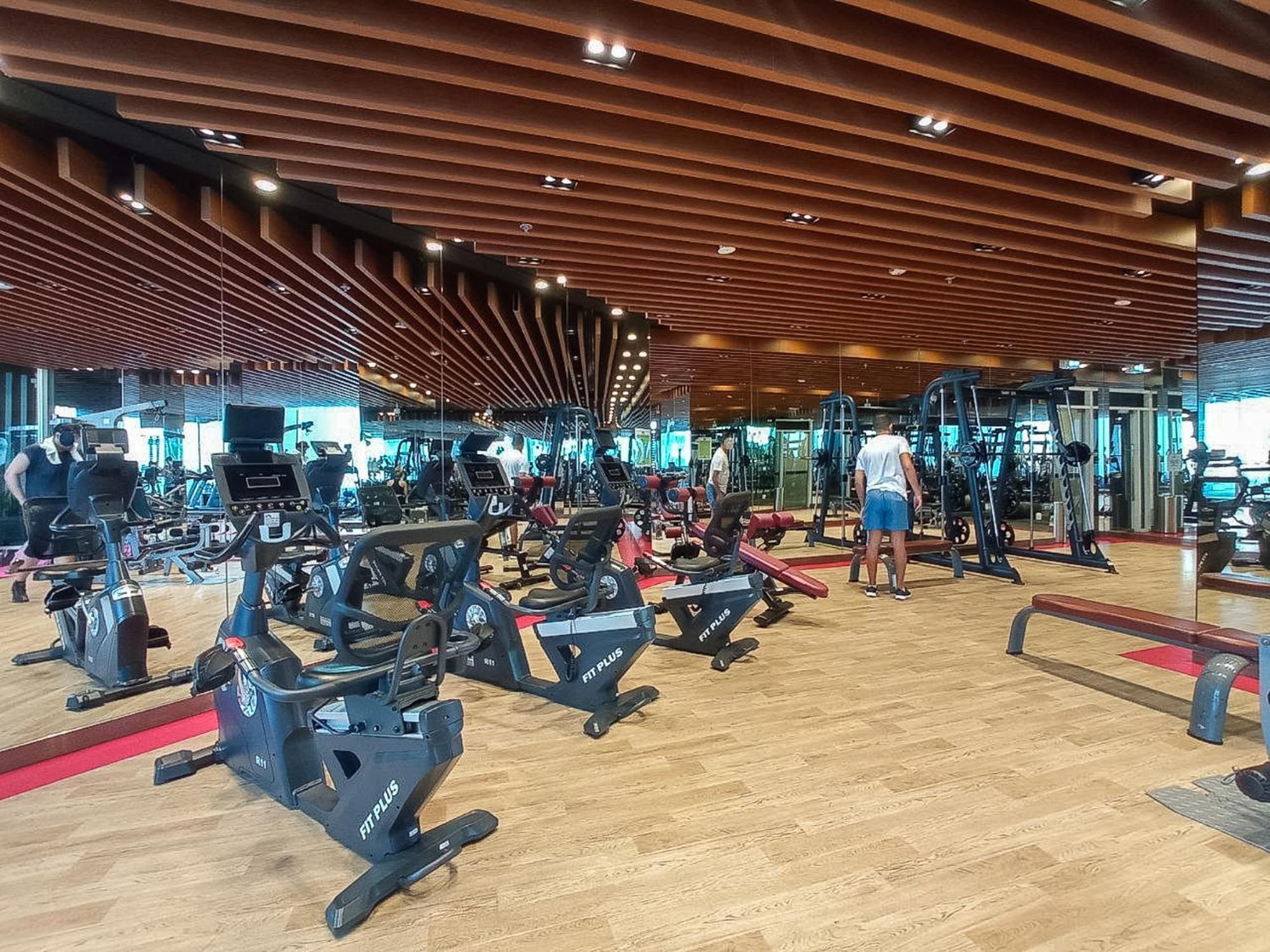 Heaven Crest Business Bay Canal View - Luxury 2 Bedroom With Free Parking, Wi-fi, Gym And Pool