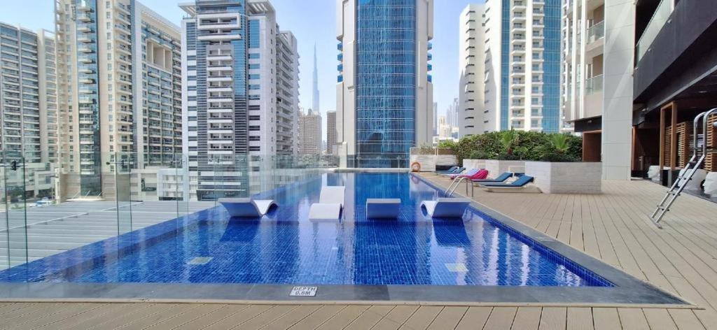 Apartamento Heaven Crest Business Bay Canal View - Luxury 2 Bedroom With Free Parking, Wi-fi, Gym And Pool *